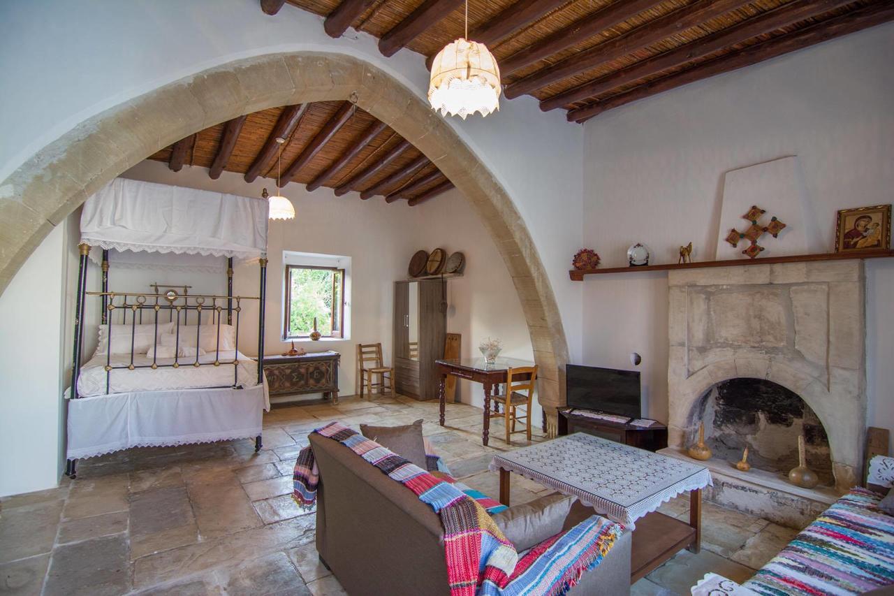 Chloe'S House Guest House Pano Akourdalia ภายนอก รูปภาพ