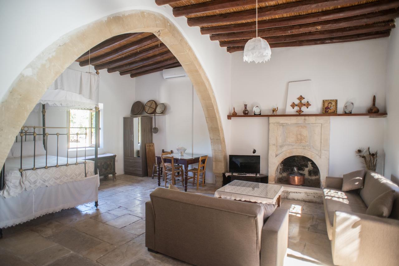 Chloe'S House Guest House Pano Akourdalia ภายนอก รูปภาพ