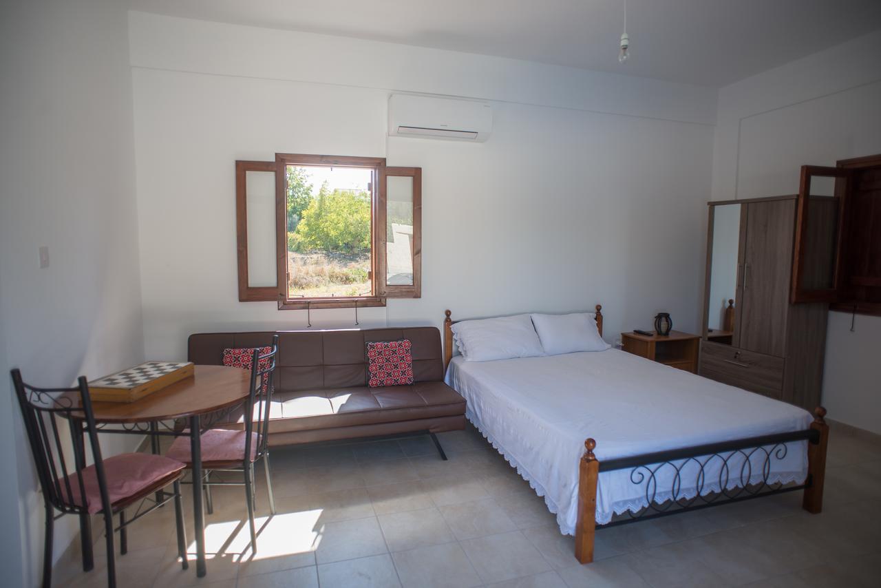 Chloe'S House Guest House Pano Akourdalia ภายนอก รูปภาพ