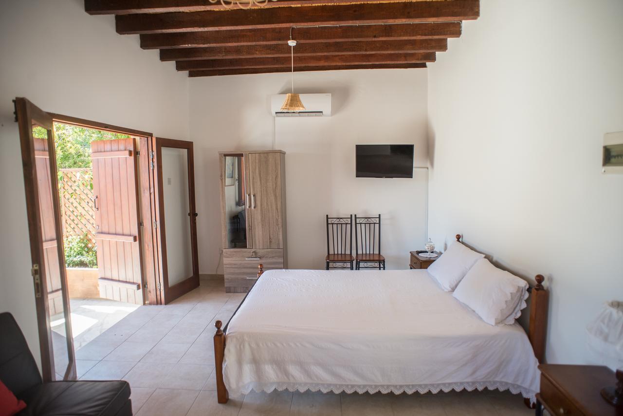 Chloe'S House Guest House Pano Akourdalia ภายนอก รูปภาพ