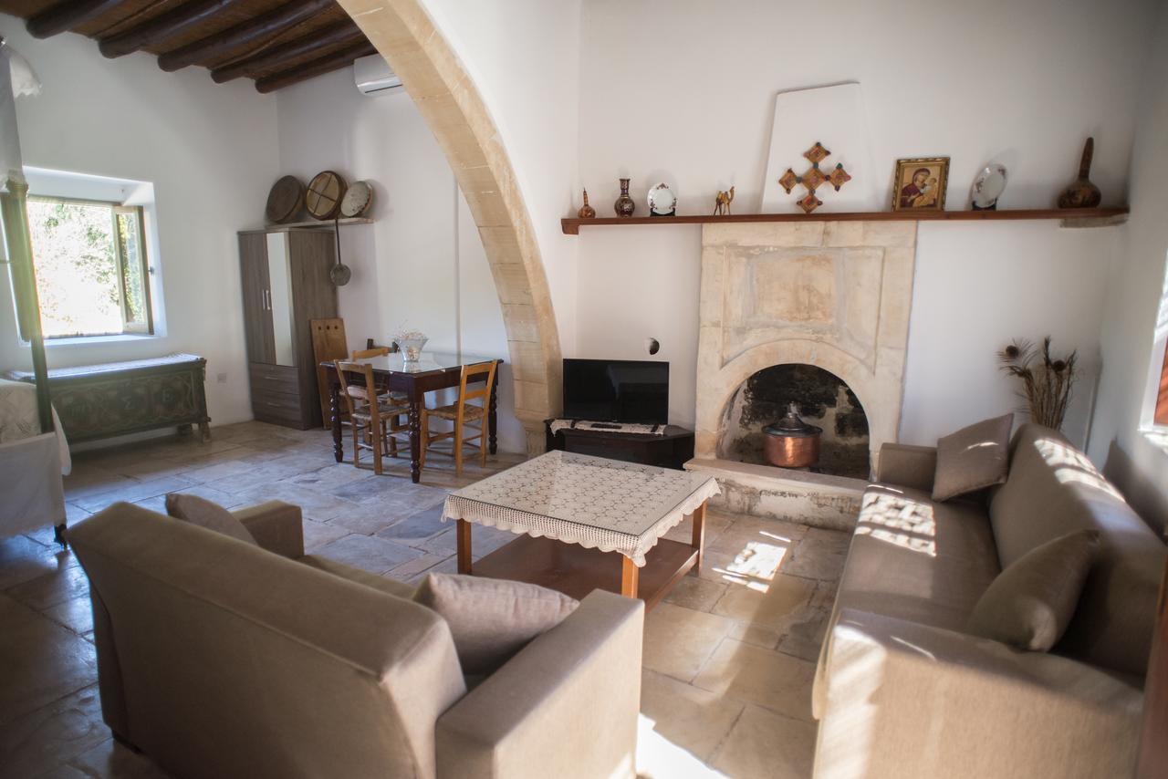 Chloe'S House Guest House Pano Akourdalia ภายนอก รูปภาพ