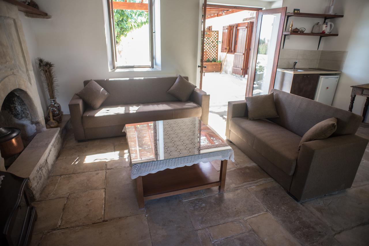Chloe'S House Guest House Pano Akourdalia ภายนอก รูปภาพ
